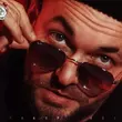 Музыка Такер - Она