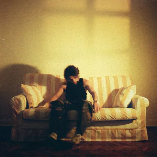 Музыка Amchi - Hotel Room